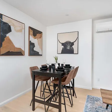 Luxury 2-Bedroom Oasis At College & Bathurst-2