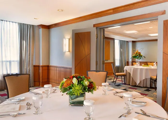 Doubletree By Hilton Toronto Downtown Hotel